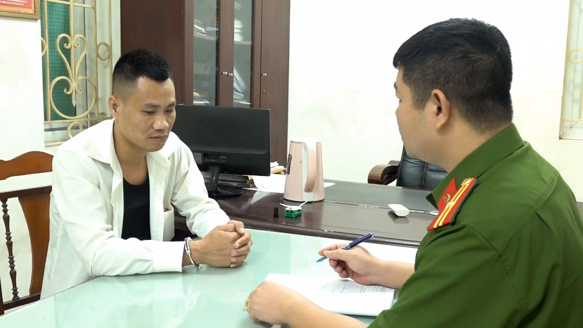 Bắt 4 thanh niên nam nữ cùng “nước vui”, ma túy tổng hợp -0