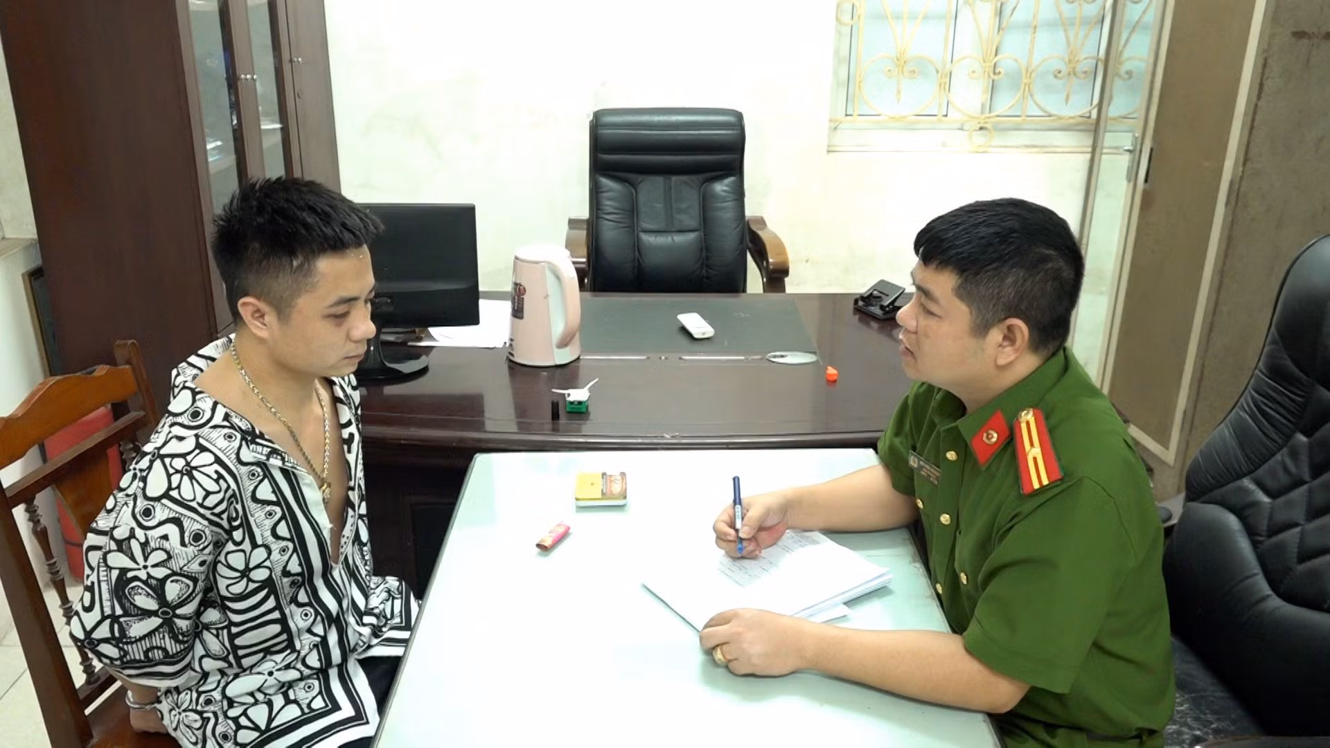 Bắt 4 thanh niên nam nữ cùng “nước vui”, ma túy tổng hợp -1