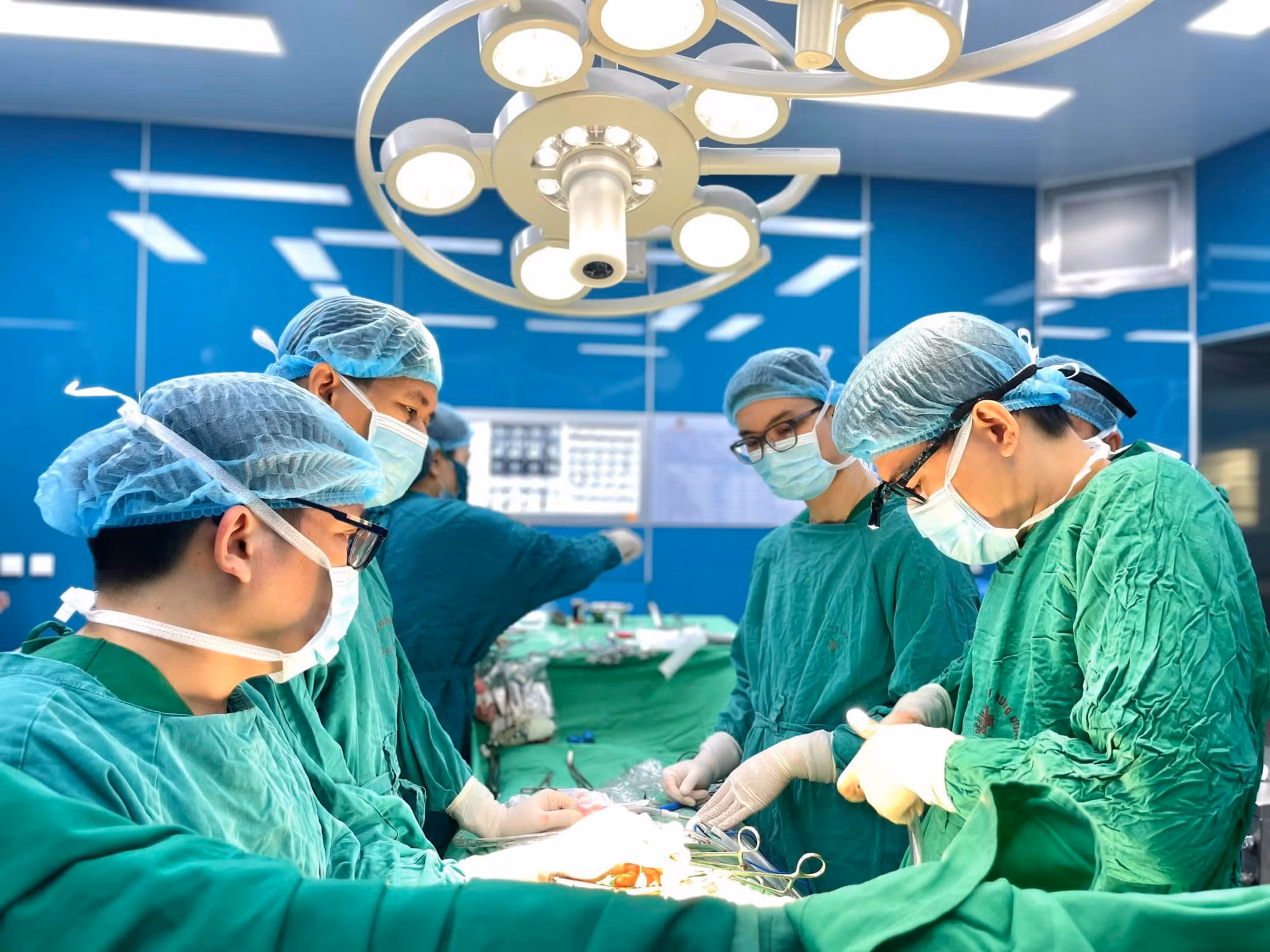 Phẫu thuật khối u phổi hiếm gặp trên thế giới -0