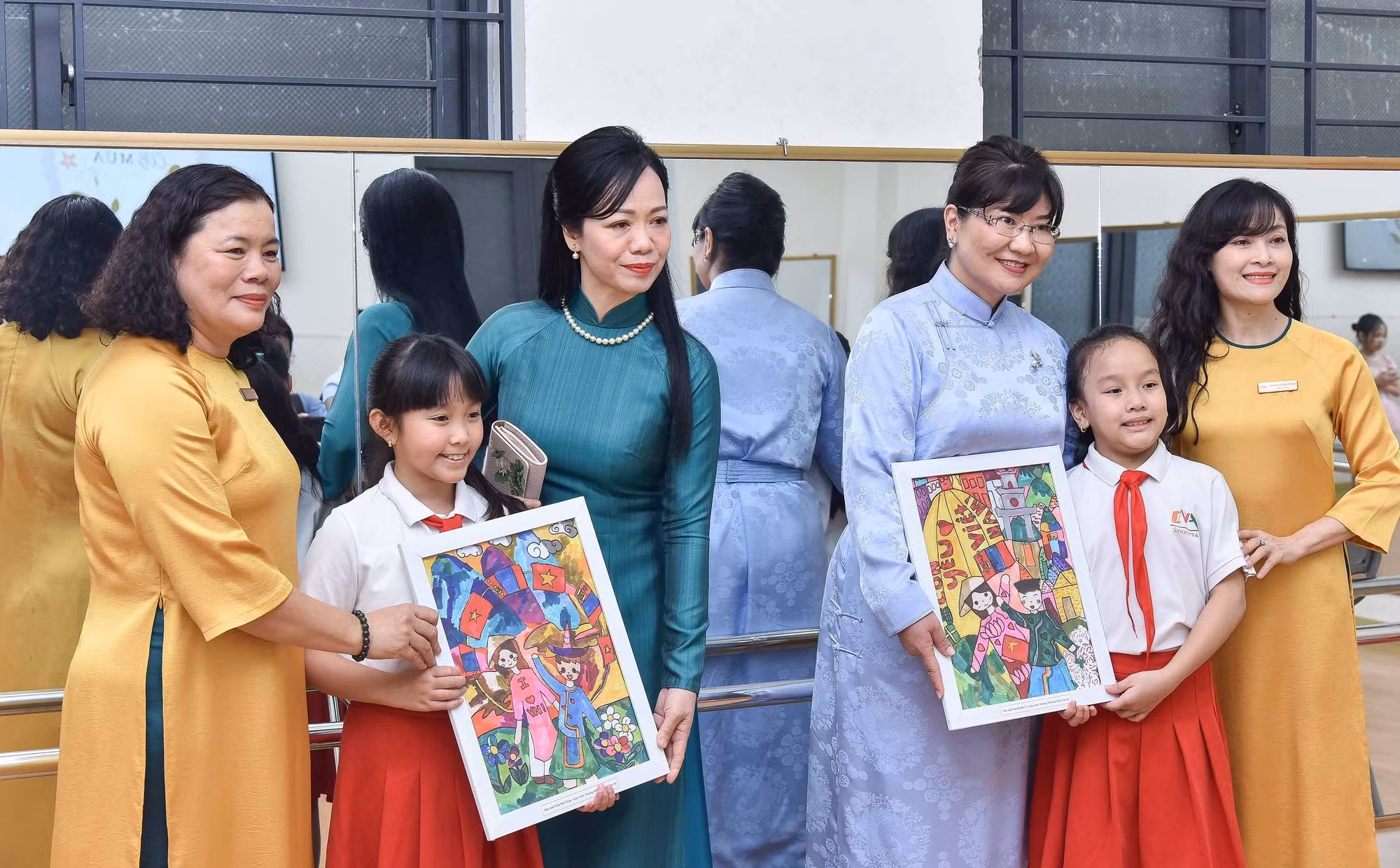 Phu nhân Tổng thống Mông Cổ thăm Trường Tiểu học Chu Văn An -0