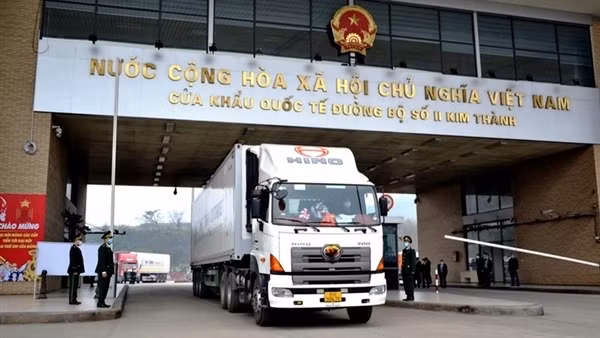 Thực hiện cơ chế vận tải hàng hóa 2 chiều mới ở cửa khẩu Lào Cai