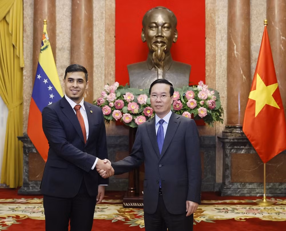 Chủ tịch nước tiếp Đại sứ các nước Venezuela và Lào trình Quốc thư -0