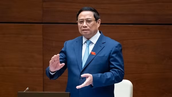 Thủ tướng trả lời chất vấn về cải cách tiền lương, nhận diện mối quan hệ "doanh nghiệp sân sau"