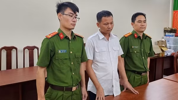Đề nghị truy tố nhân viên kỹ thuật tại sân bay Tân Sơn Nhất tiếp tay buôn lậu