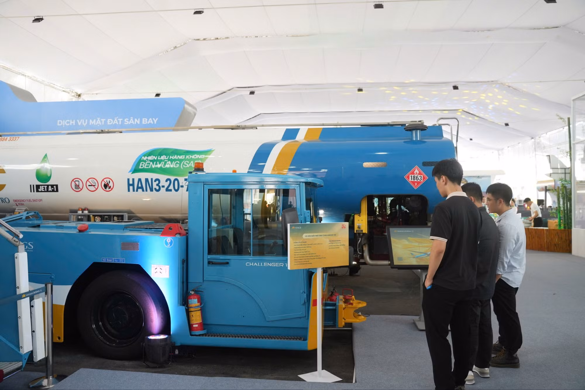Dấu ấn Vietnam Airlines tại Triển lãm Thành tựu đất nước -0