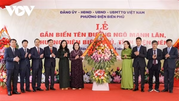 Tỉnh Điện Biên gắn biển tên đường ghi danh NSND Ngô Mạnh Lân
