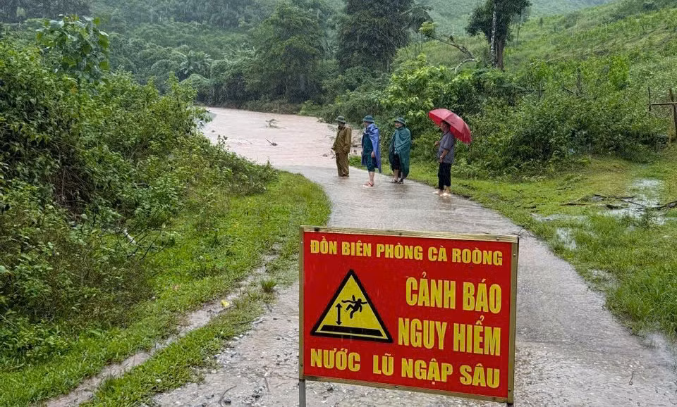 Sau mưa bão có 44 điểm đang ách tắc giao thông, hàng không đường sắt trở lại hoạt động bình thường -0