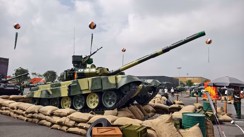 Bộ Quốc phòng trưng bày nhiều loại vũ khí, khí tài hiện đại -0
