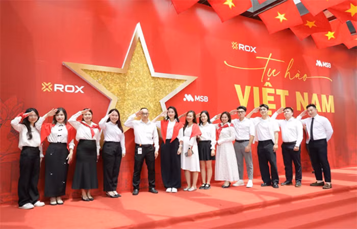 Check-in cùng bức tường Tự hào Việt Nam trên đường Nguyễn Chí Thanh -2