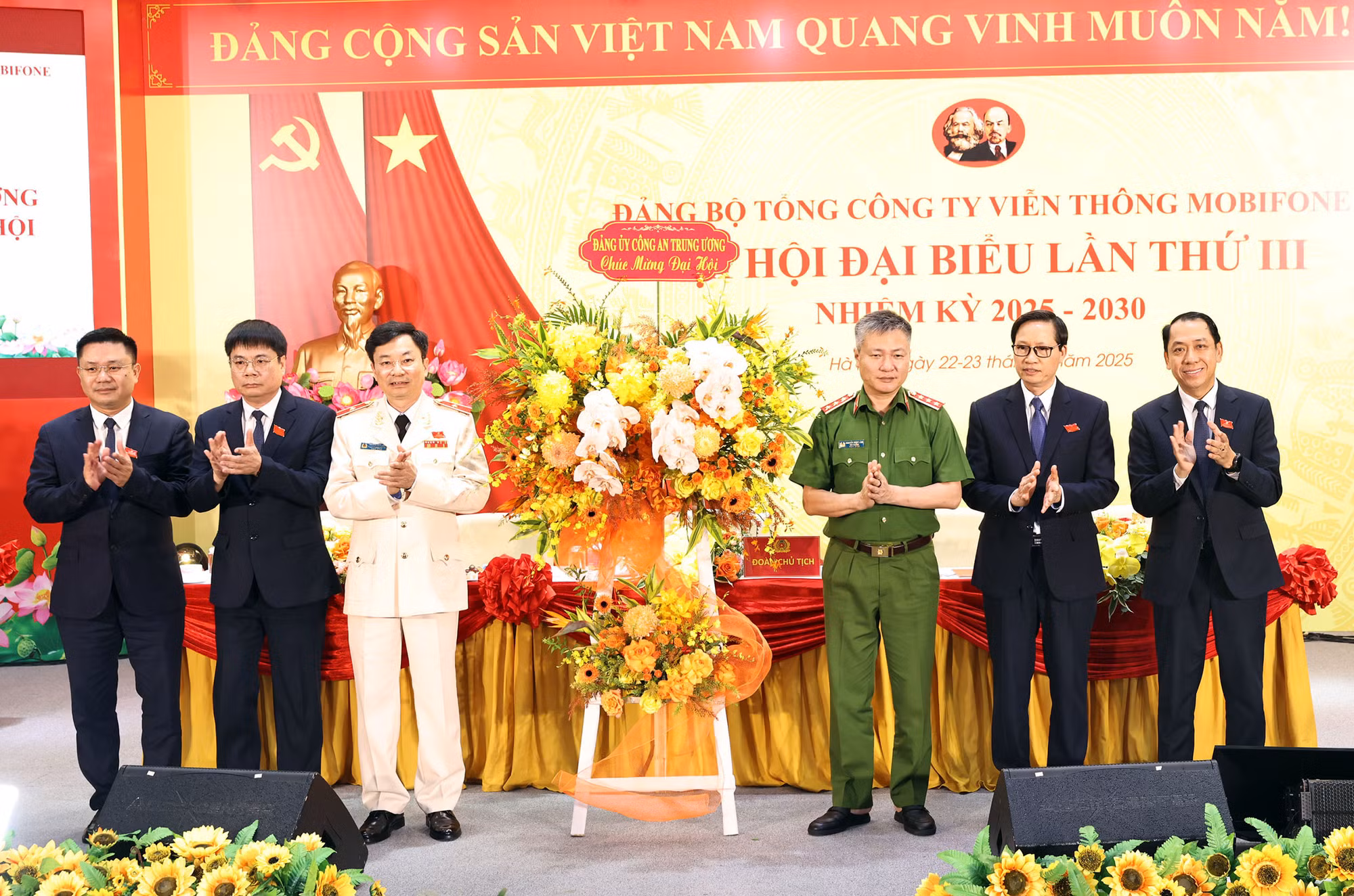 MobiFone cần “đi trước một bước”, “đi tắt đón đầu” trong làm chủ khoa học - công nghệ -0