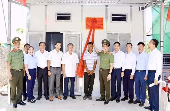 Petrovietnam đóng góp hơn 300 tỷ đồng, hỗ trợ xây mới và sửa chữa nhà ở cho người dân tại 19 tỉnh/thành phố -0