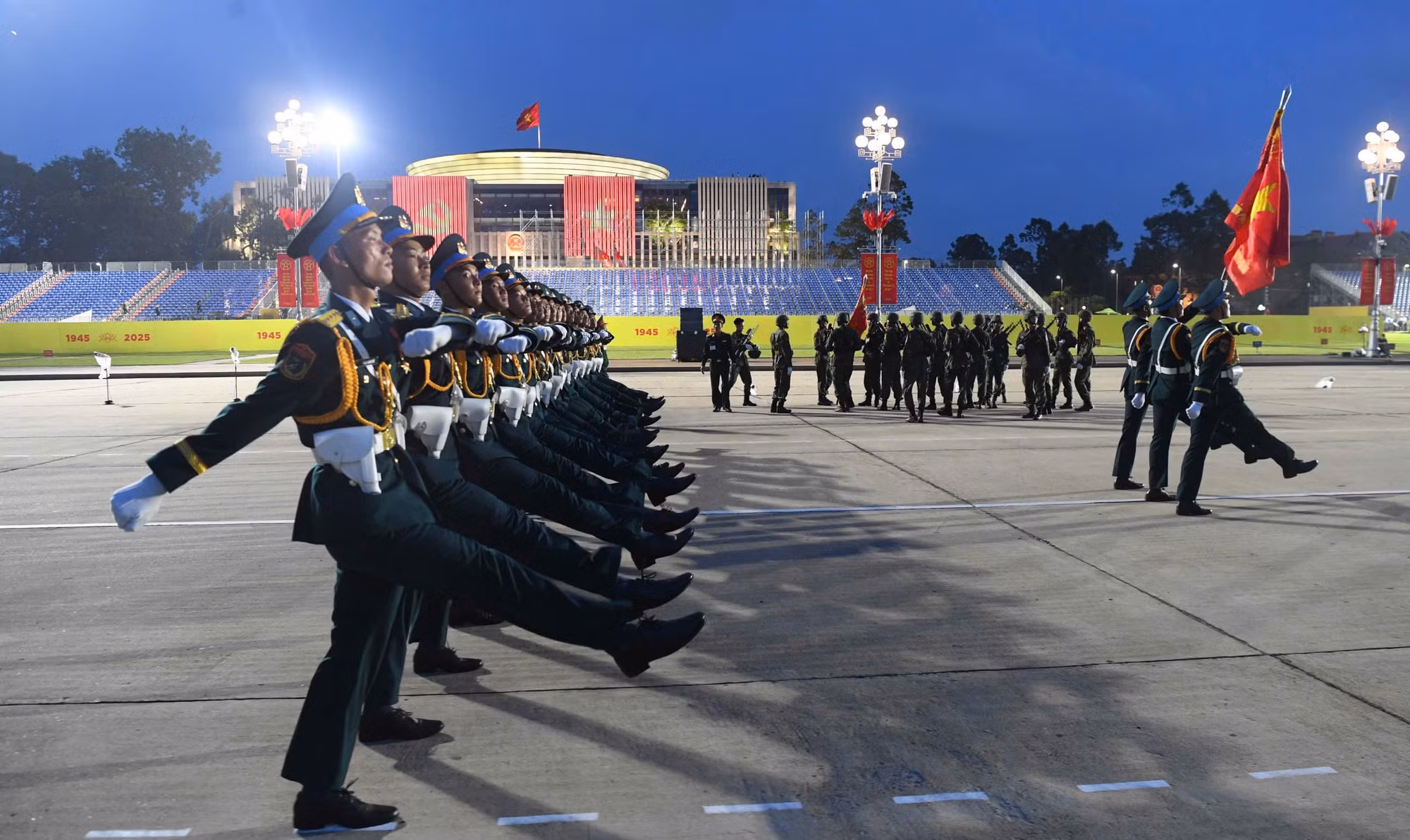 Tổng hợp luyện diễu binh, diễu hành tại Quảng trường Ba Đình ảnh 12 Tổng hợp luyện diễu binh, diễu hành tại Quảng trường Ba Đình -2