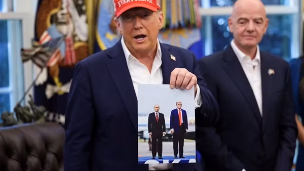 Tổng thống Mỹ khoe ảnh do ông Putin tặng