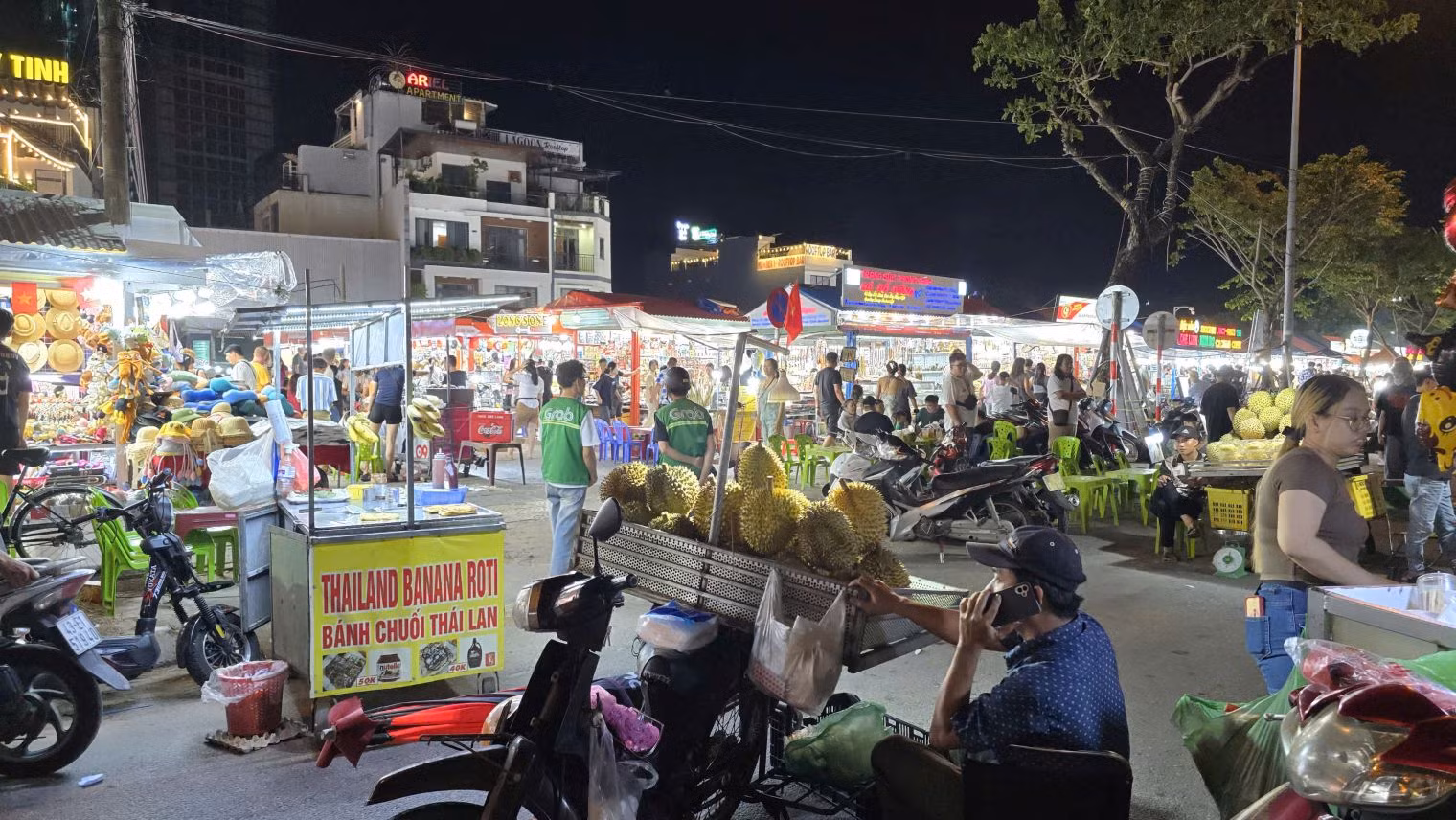 Đà Nẵng: Chấn chỉnh “bát nháo” hàng rong tại chợ đêm Sơn Trà -2