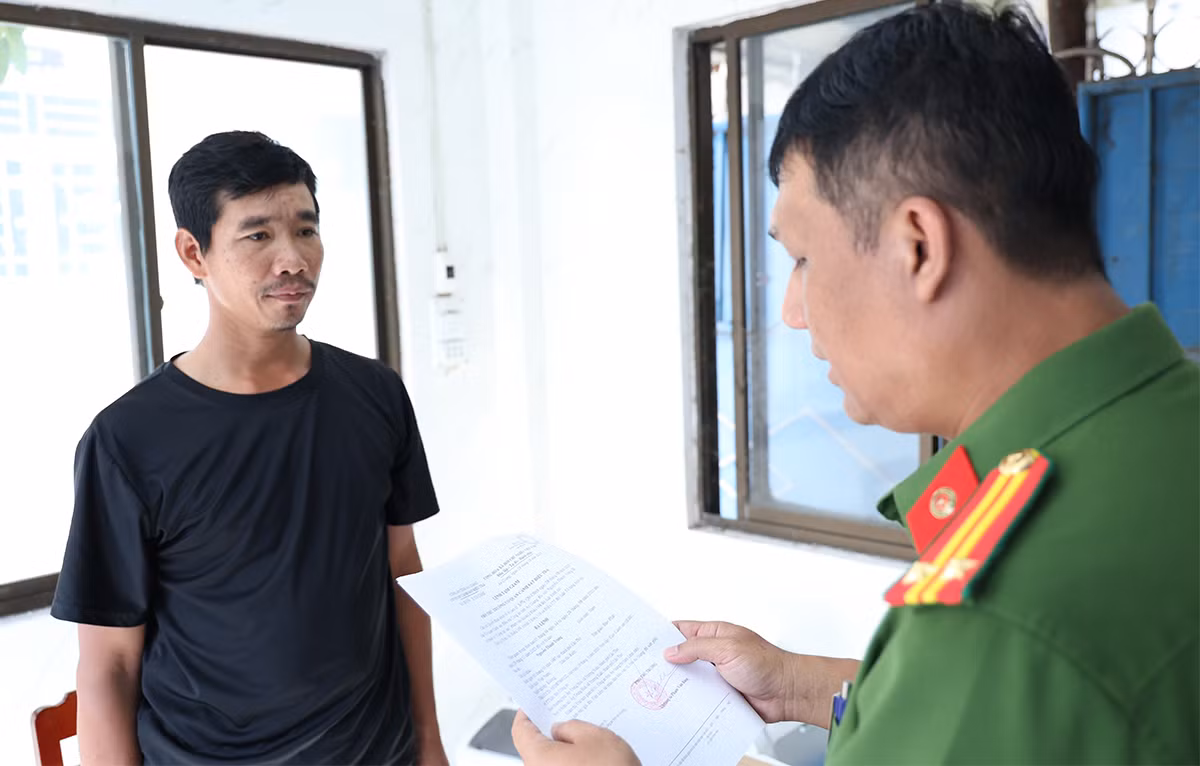 Bắt đối tượng đâm người chạy xe ôm hàng chục nhát rồi cướp xe lúc rạng sáng -0