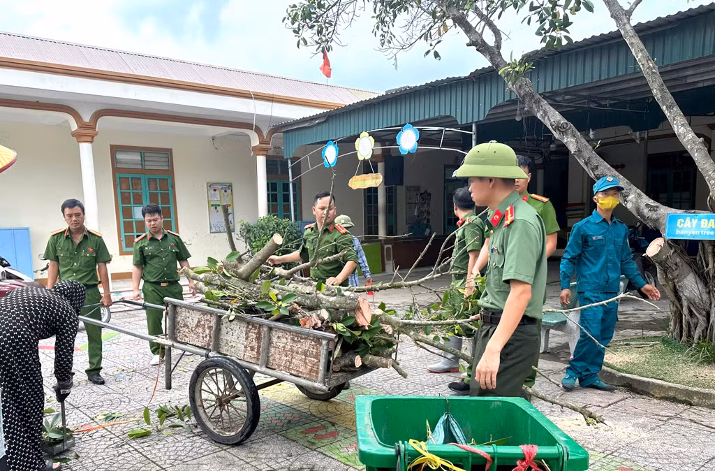 Công an Nghệ An xuất quân hỗ trợ các địa phương ven biển phòng, chống bão số 5 -0