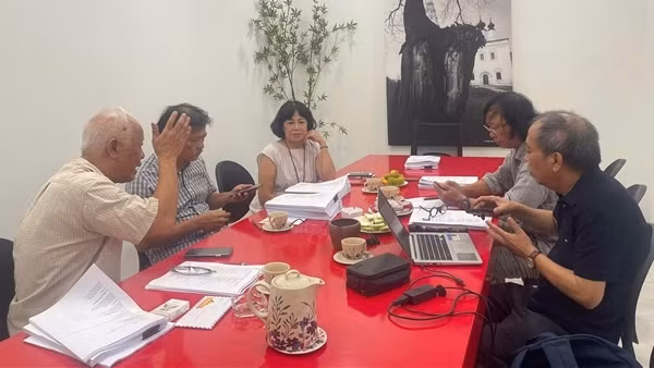 Cuộc thi thơ cấp làng và kỷ lục tầm… thế giới