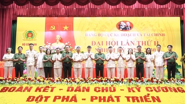Lấy chi bộ tốt làm hạt nhân để xây dựng Đảng bộ Cục Kế hoạch và Tài chính vững mạnh