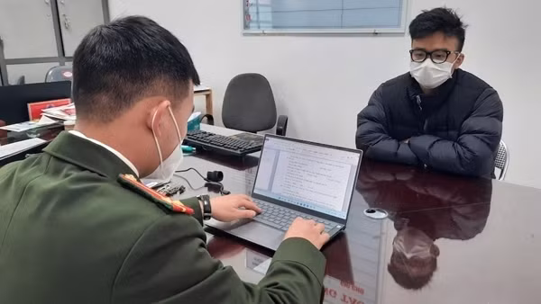 Lừa bán sắt thép giá rẻ, chiếm đoạt hàng trăm triệu đồng ảnh 2