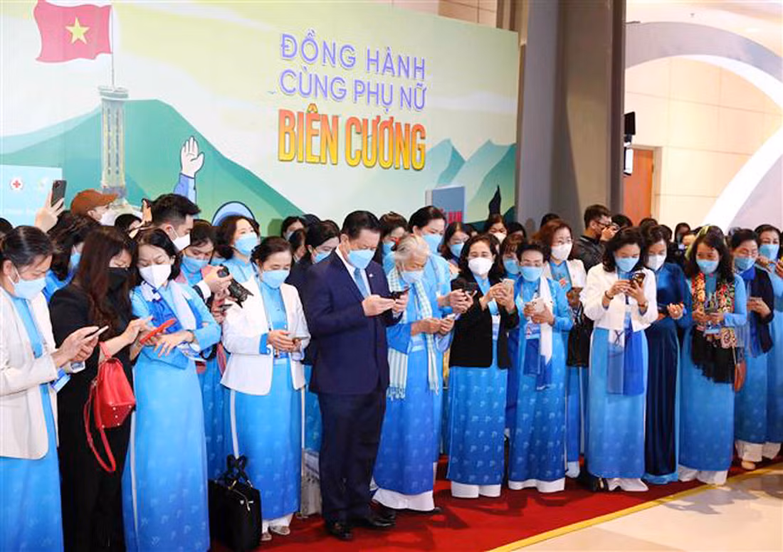 Khai mạc triển lãm “Hội Liên hiệp Phụ nữ Việt Nam - viết tiếp những ước mơ” -0