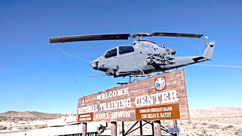 Bí mật ở Fort Irwin -0