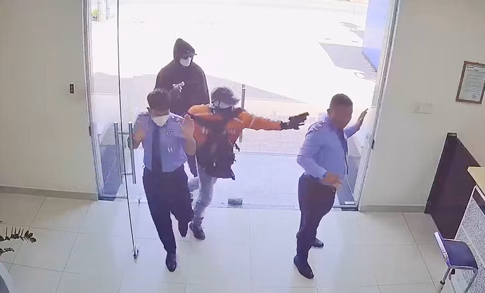 4 bị can vụ cướp ngân hàng ở huyện Hóc Môn bị truy tố thêm tội danh -0