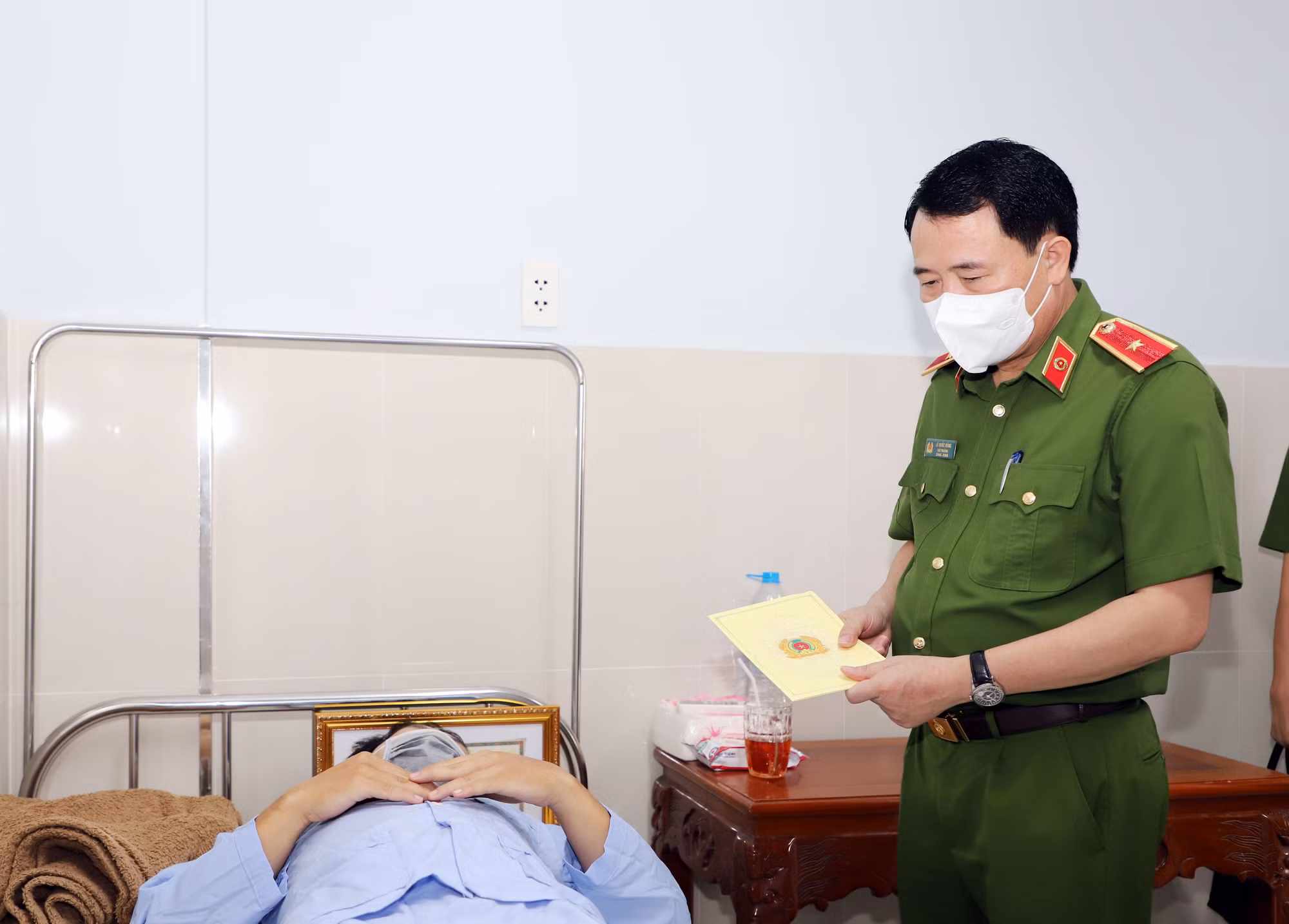 Động viên, khen thưởng CBCS có thành tích xuất sắc trong phòng, chống dịch và đảm bảo ANTT -0