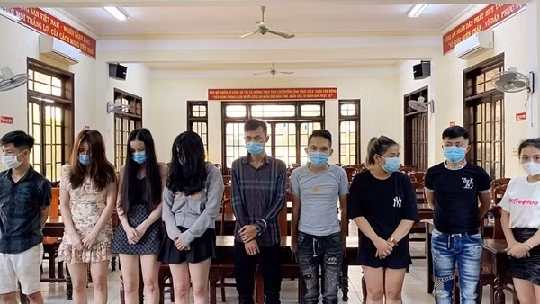 Cặp vợ chồng nghiện nặng xông vào nhà dân cướp giật táo tợn ảnh 3