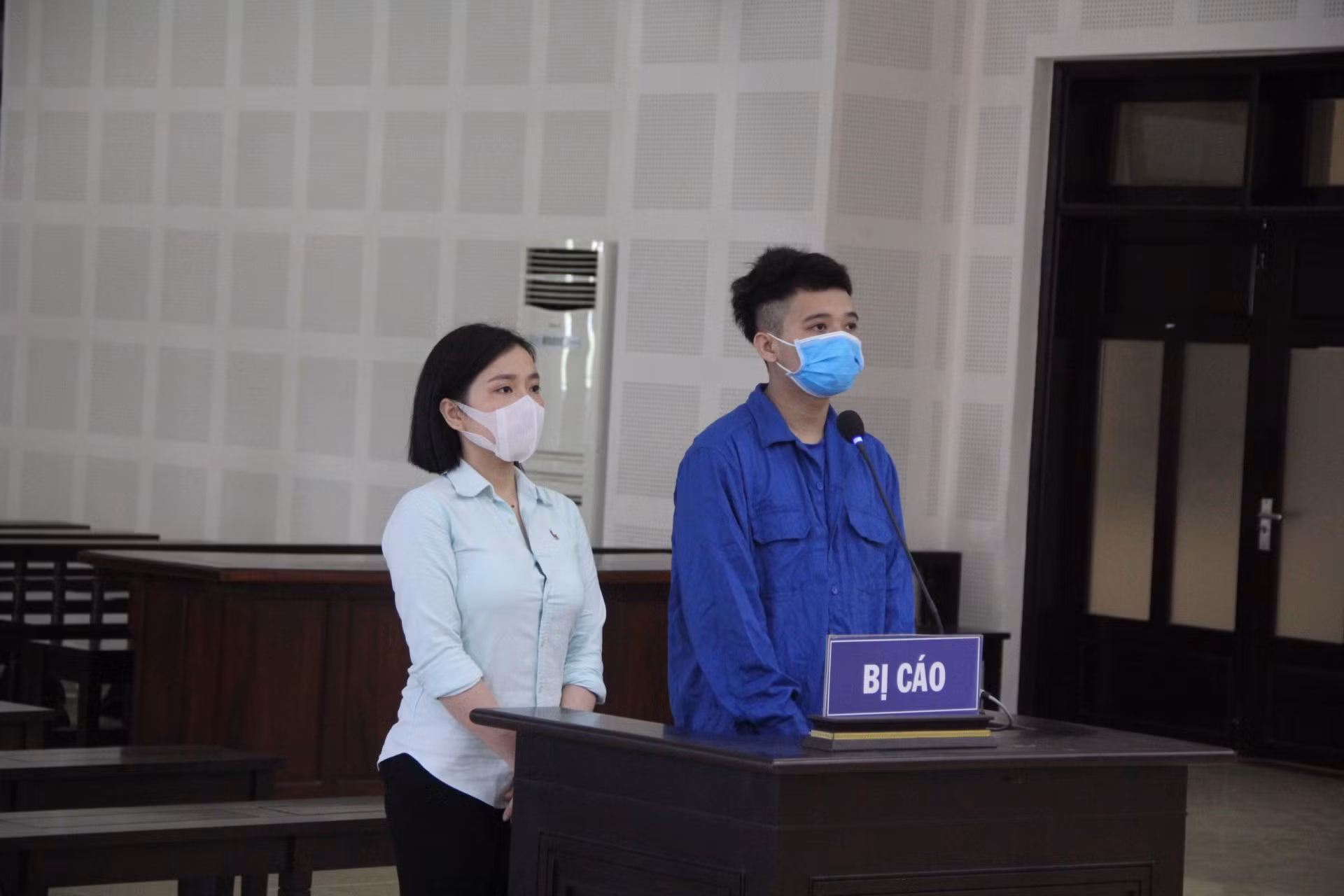 Nữ nhân viên spa “trữ” hơn 2.000 viên thuốc lắc bán kiếm lời -0