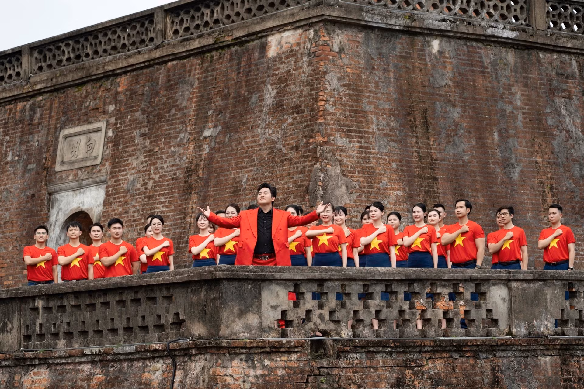 nh-ng hình -nh v- vi-t nam lan t-a.jpg -0