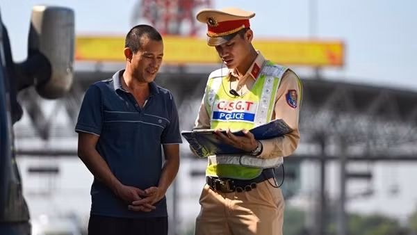 Từ 0h ngày 9/9, xử phạt xe vi phạm kết hợp tuyên truyền khi phân làn giao thông mới trên cao tốc