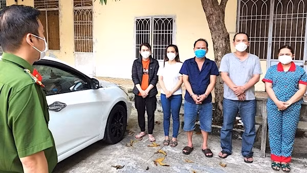 Công an Bắc Từ Liêm lên tầng 40 giải cứu người đàn ông định "gieo sầu" ảnh 4
