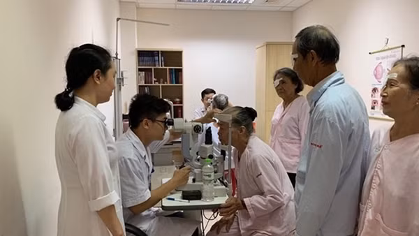 Già hóa dân số và nỗi lo bệnh tật kép