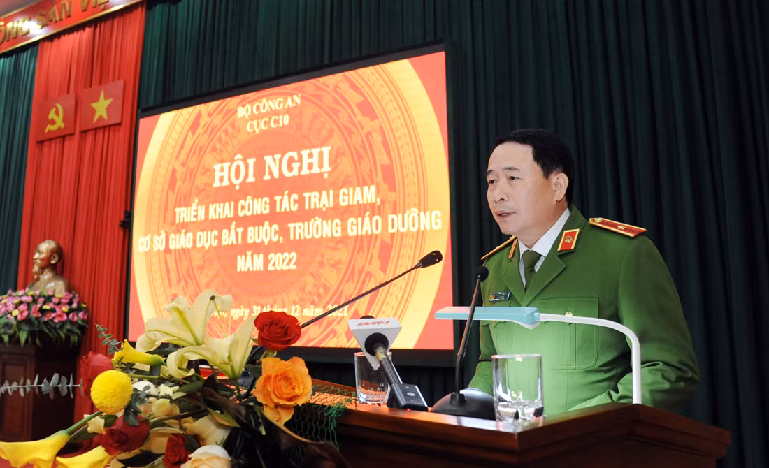 Trên làm gương mẫu mực, dưới tích cực làm theo -0