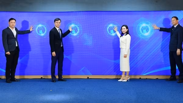 Trao giải và phát động cuộc thi sáng tác tranh cổ động, tuyên truyền Đại hội Đoàn toàn quốc