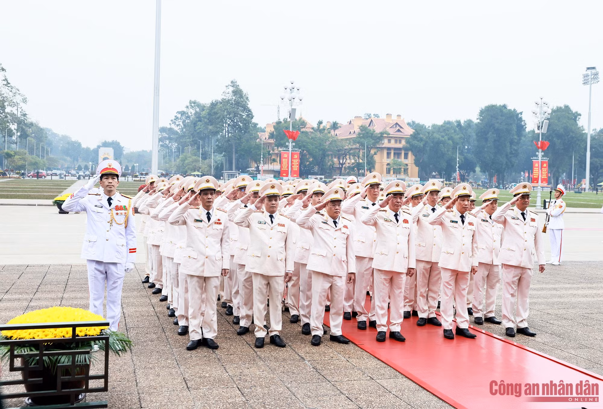 Lãnh đạo Đảng, Nhà nước vào Lăng viếng Bác nhân kỷ niệm 96 năm Ngày thành lập Đảng -6
