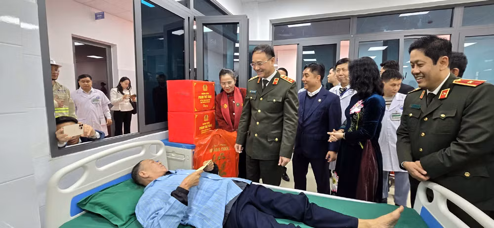 Thứ trưởng Phạm Thế Tùng dự Lễ khánh thành công trình tòa nhà khám, chữa bệnh Trung tâm Y tế Tương Dương -0