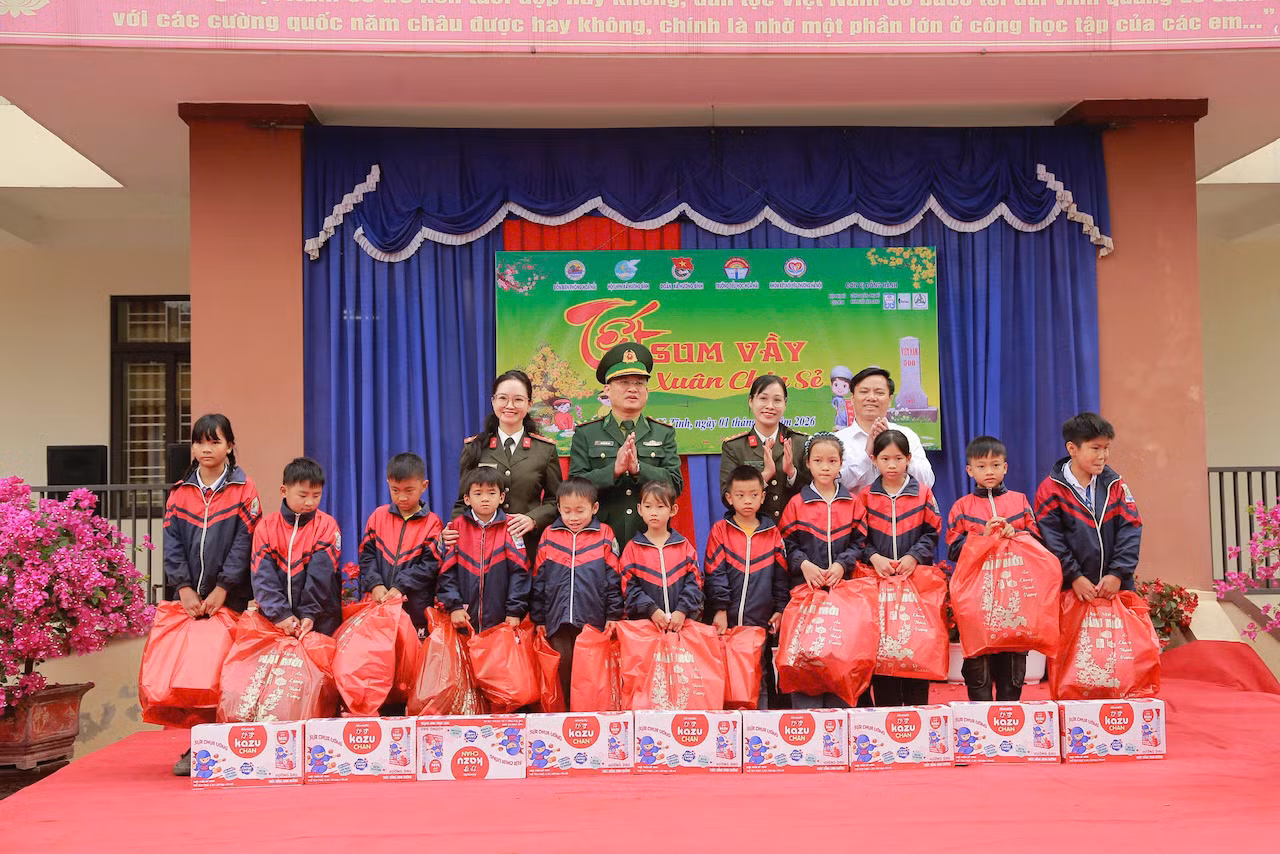 Mang Xuân ấm tới trẻ em và các gia đình khó khăn vùng biên Hà Tĩnh -0