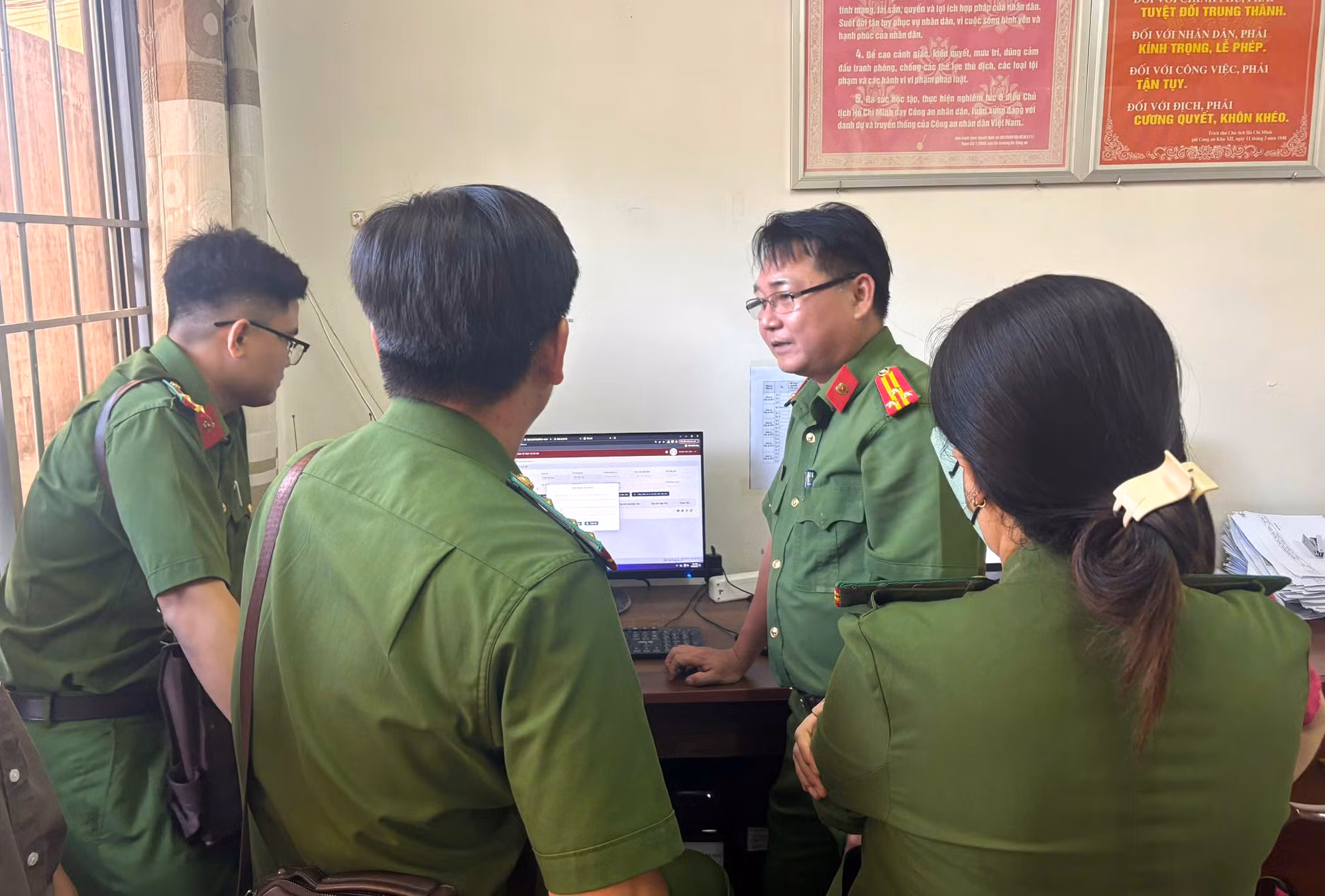 Công an Cà Mau tăng cường quản lý cư trú phục vụ bầu cử -0