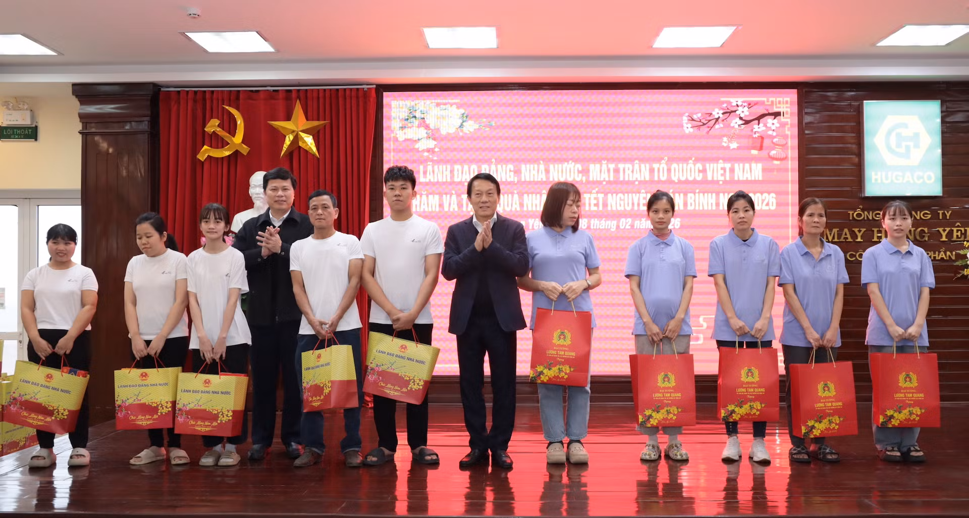 Đại tướng Lương Tam Quang thăm, tặng quà hộ nghèo, người lao động tỉnh Hưng Yên -1