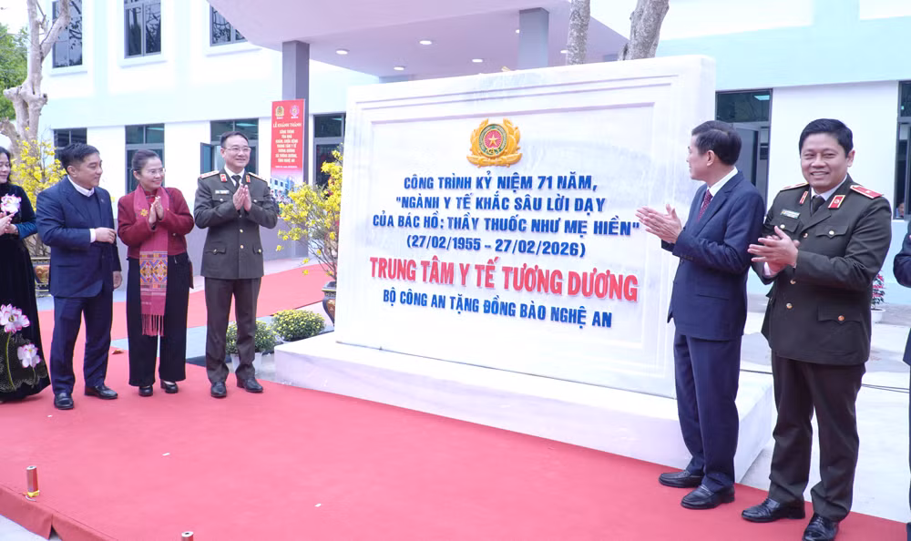 Thứ trưởng Phạm Thế Tùng dự Lễ khánh thành công trình tòa nhà khám, chữa bệnh Trung tâm Y tế Tương Dương -0