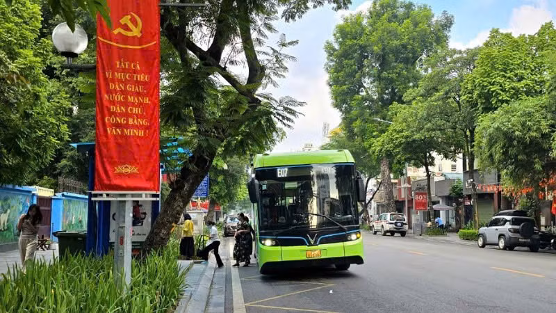 Hà Nội: Tăng cường 360 lượt xe buýt mỗi ngày phục vụ Hội chợ Quốc gia Mùa Xuân 2026 -0