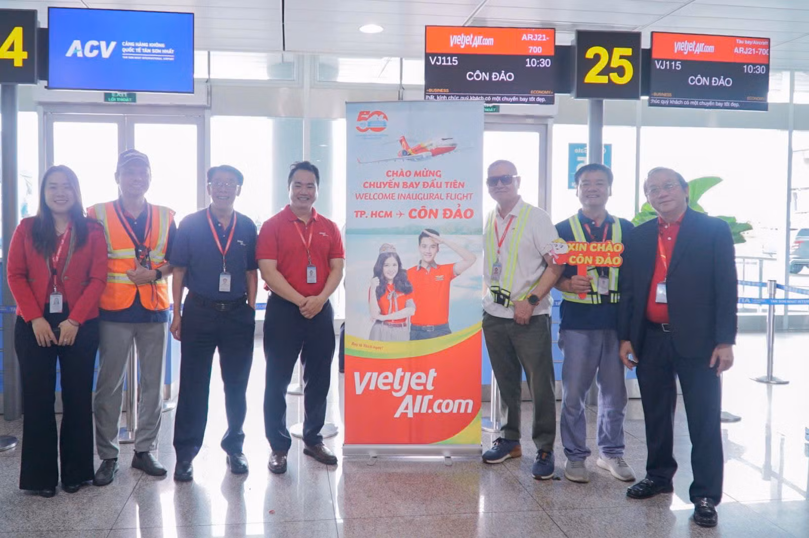 Hàng không VietJet chính thức khai trương đường bay từ Hà Nội/TP Hồ Chí Minh tới Côn Đảo. -1