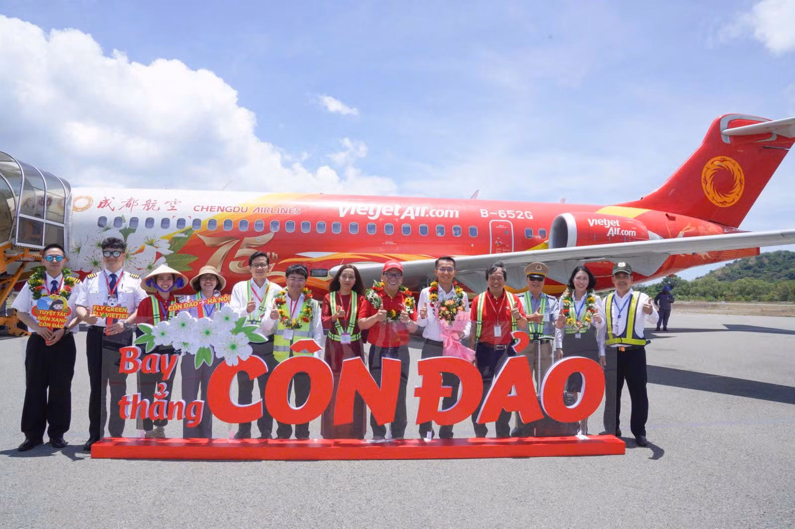 Hàng không VietJet chính thức khai trương đường bay từ Hà Nội/TP Hồ Chí Minh tới Côn Đảo. -2