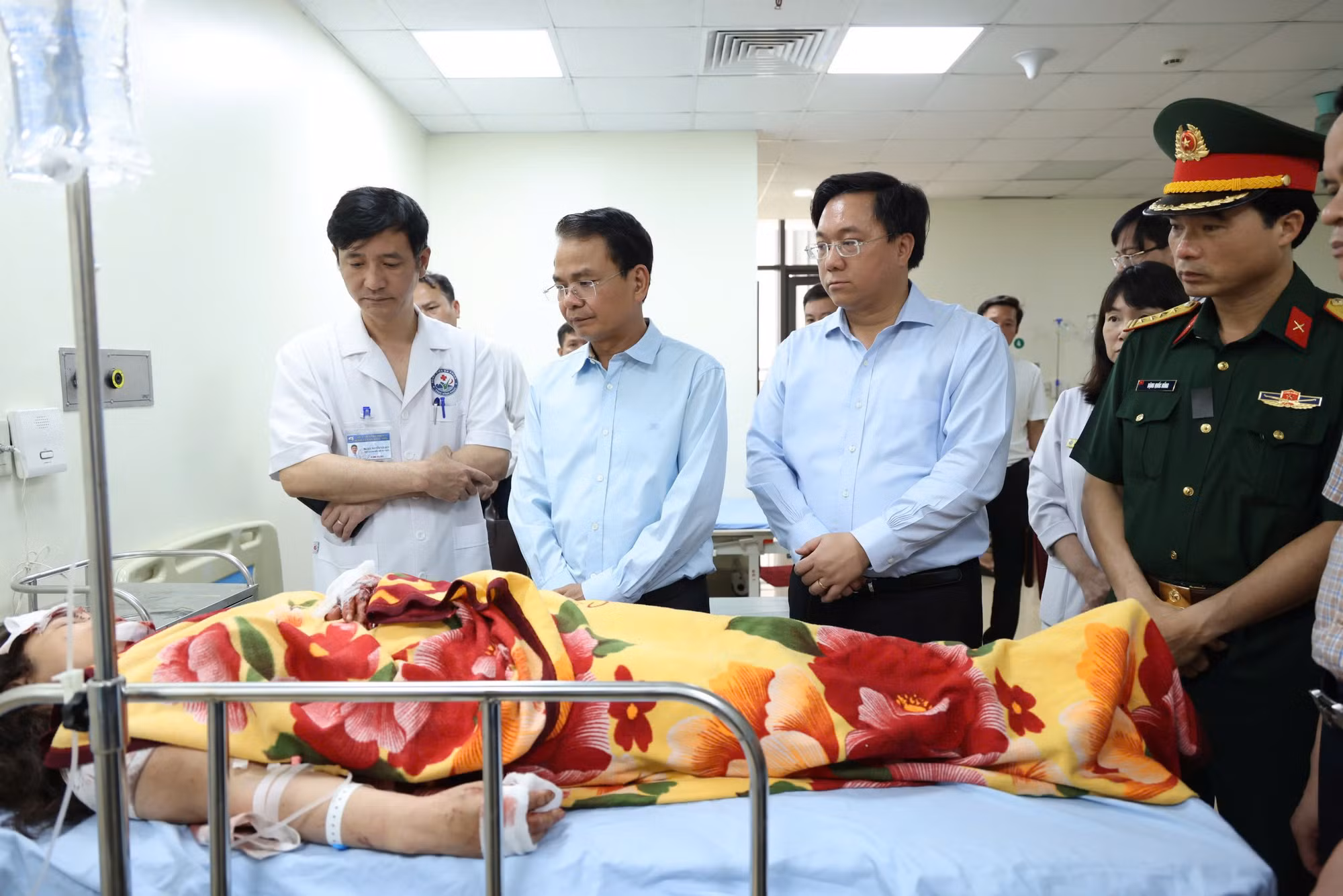 Bi thư tỉnh Vĩnh Phúc trực tiếp đến hiện trường vụ TNGT ở Tam Đảo -0