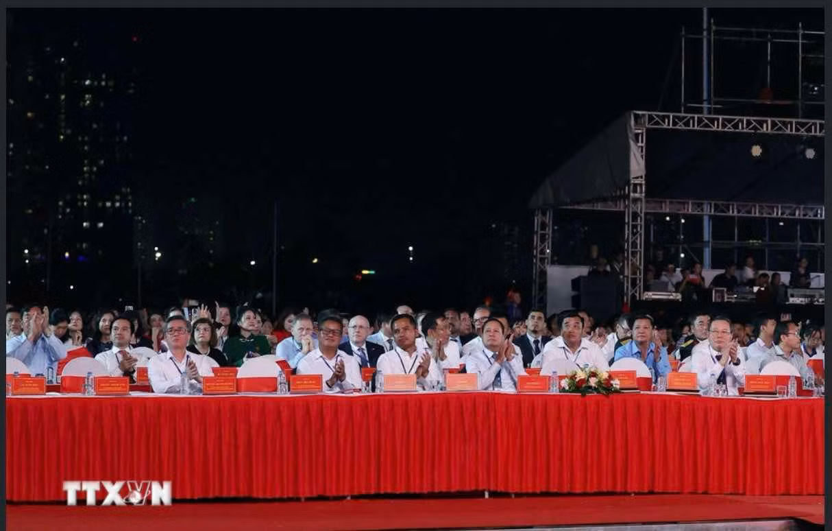 Tổng Bí thư Tô Lâm dự Chương trình nghệ thuật đặc biệt “Mùa Xuân thống nhất” -0