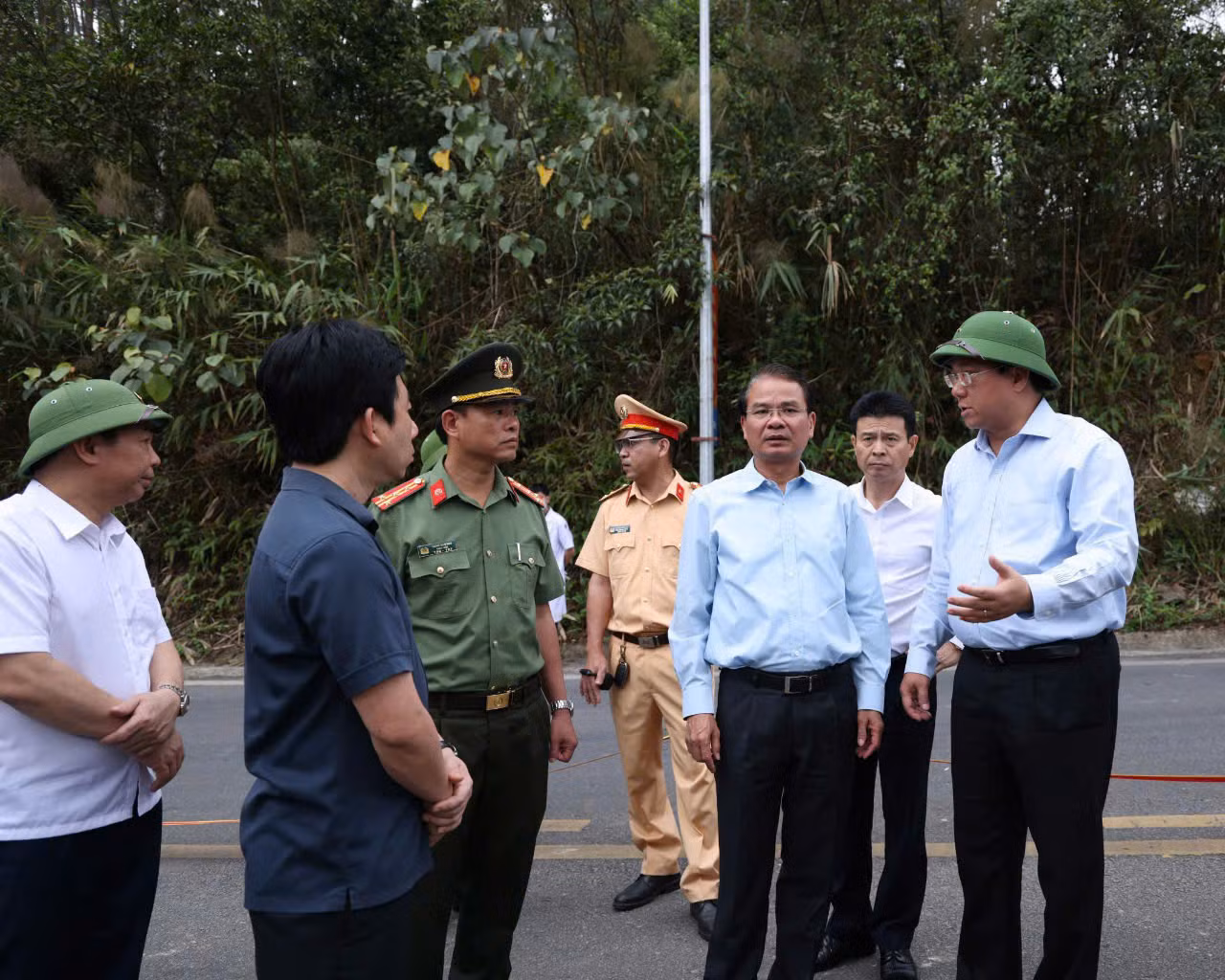 Bi thư tỉnh Vĩnh Phúc trực tiếp đến hiện trường vụ TNGT ở Tam Đảo -0