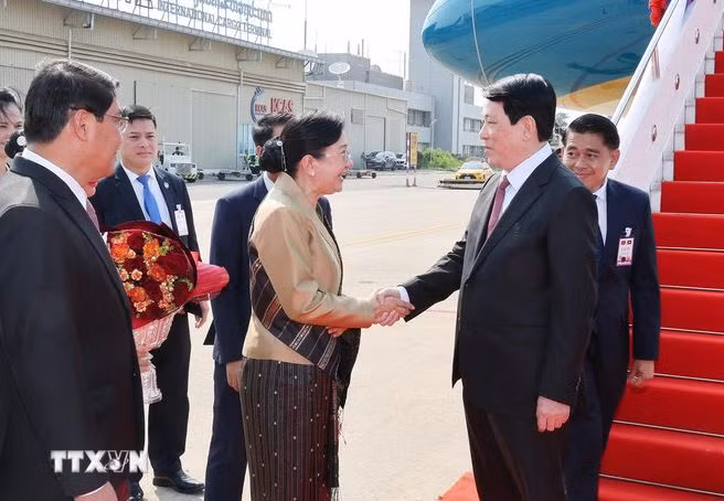 Chủ tịch nước Lương Cường đến Vientiane, bắt đầu thăm cấp Nhà nước đến Lào -0