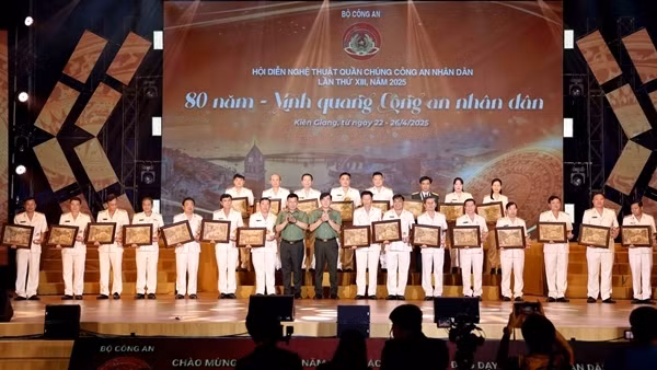 Khai mạc Hội diễn Nghệ thuật quần chúng CAND lần thứ XIII năm 2025 khu vực IV