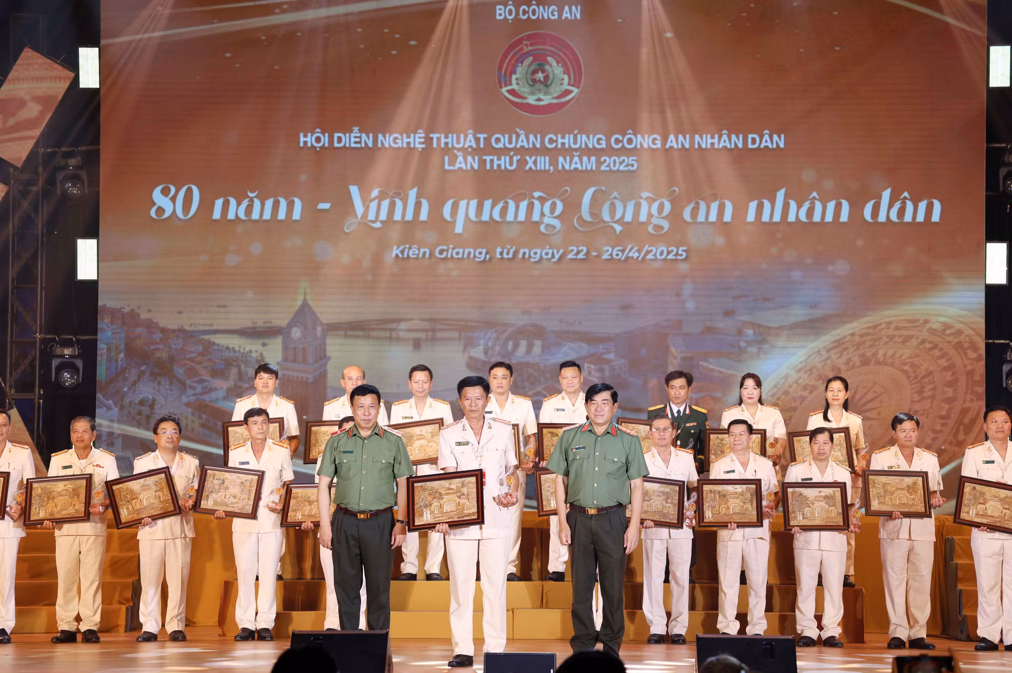 Khai mạc Hội diễn Nghệ thuật quần chúng Công an nhân dân lần thứ XIII năm 2025 khu vực IV, tại Kiên Giang -0